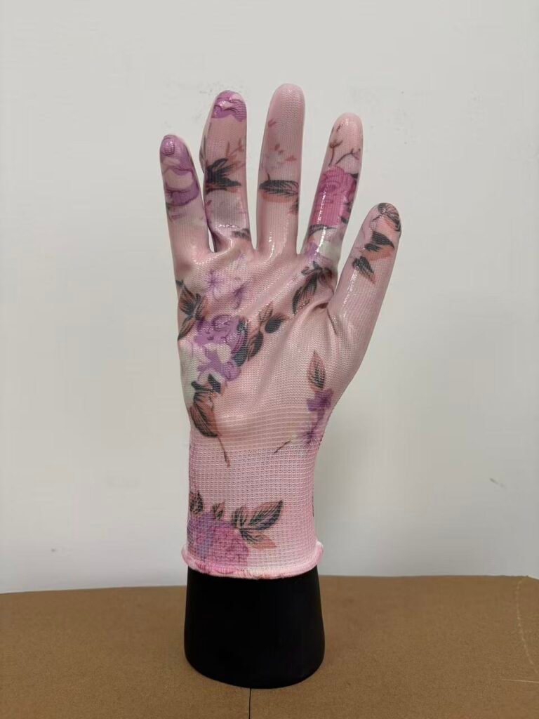Transparent nitrile coated ESD gloves for oily parts handling