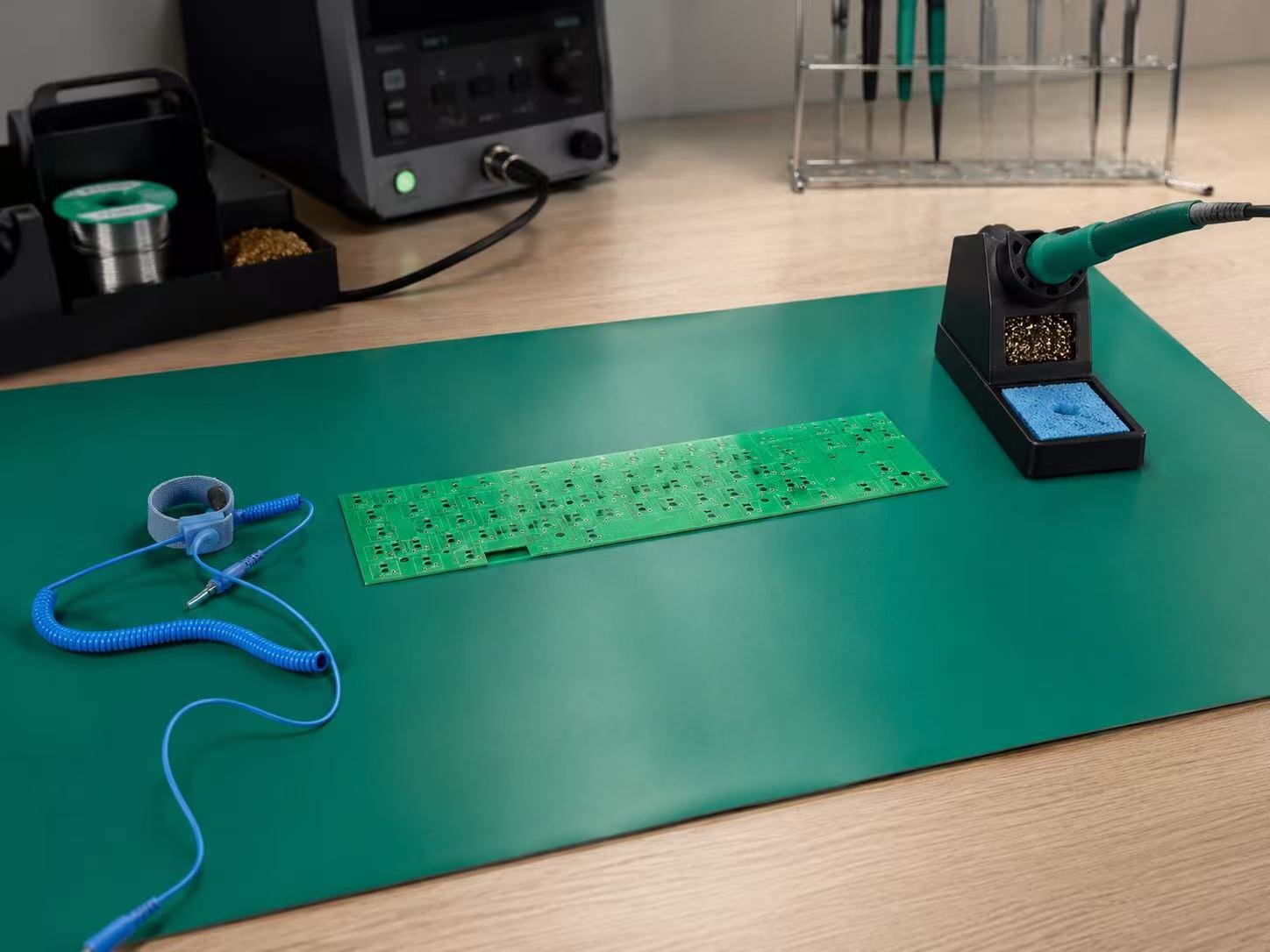 Two-layer ESD bench mat for electronics workbench