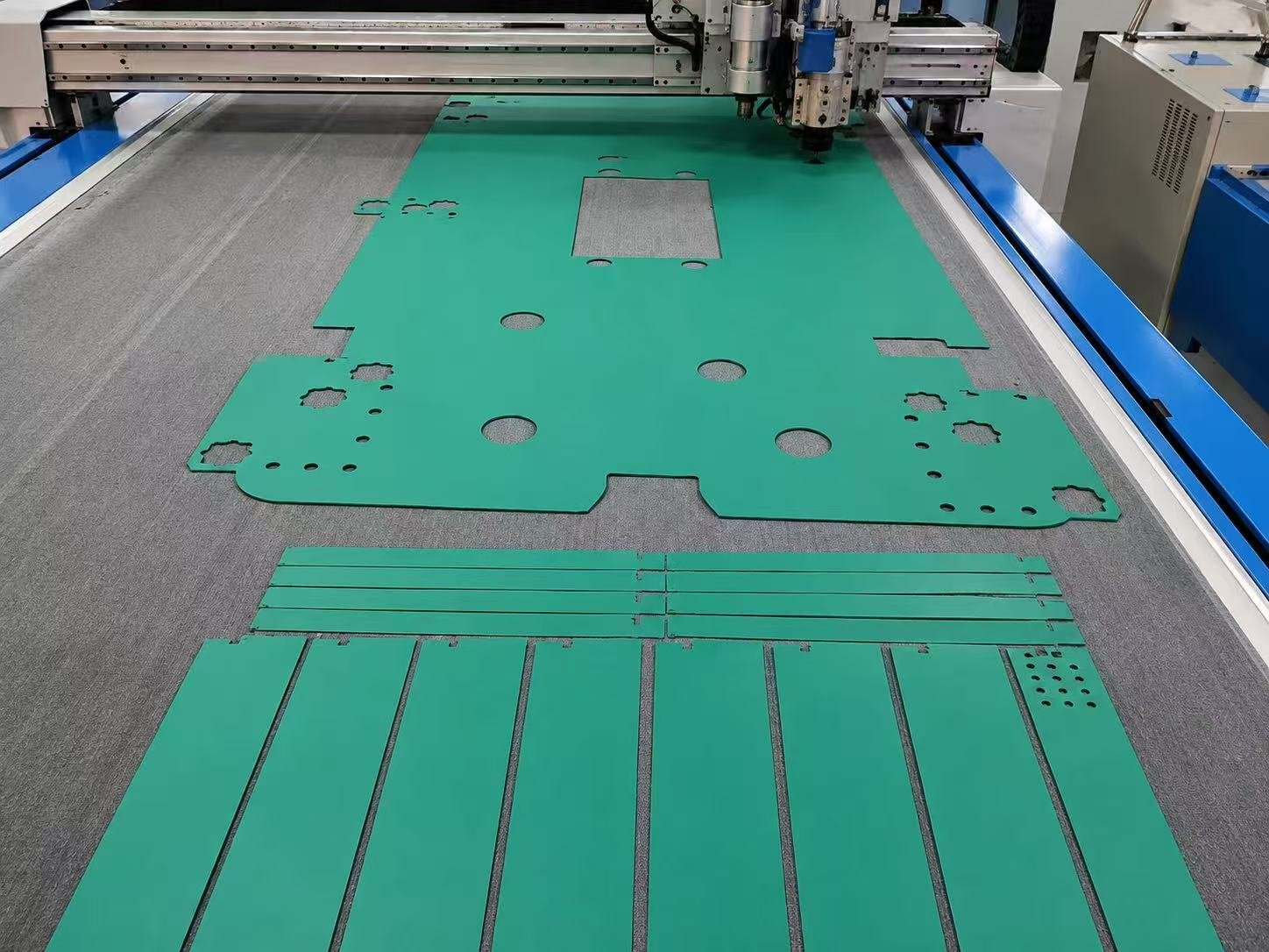 ESD rubber mat roll cutting production at ESDBEST